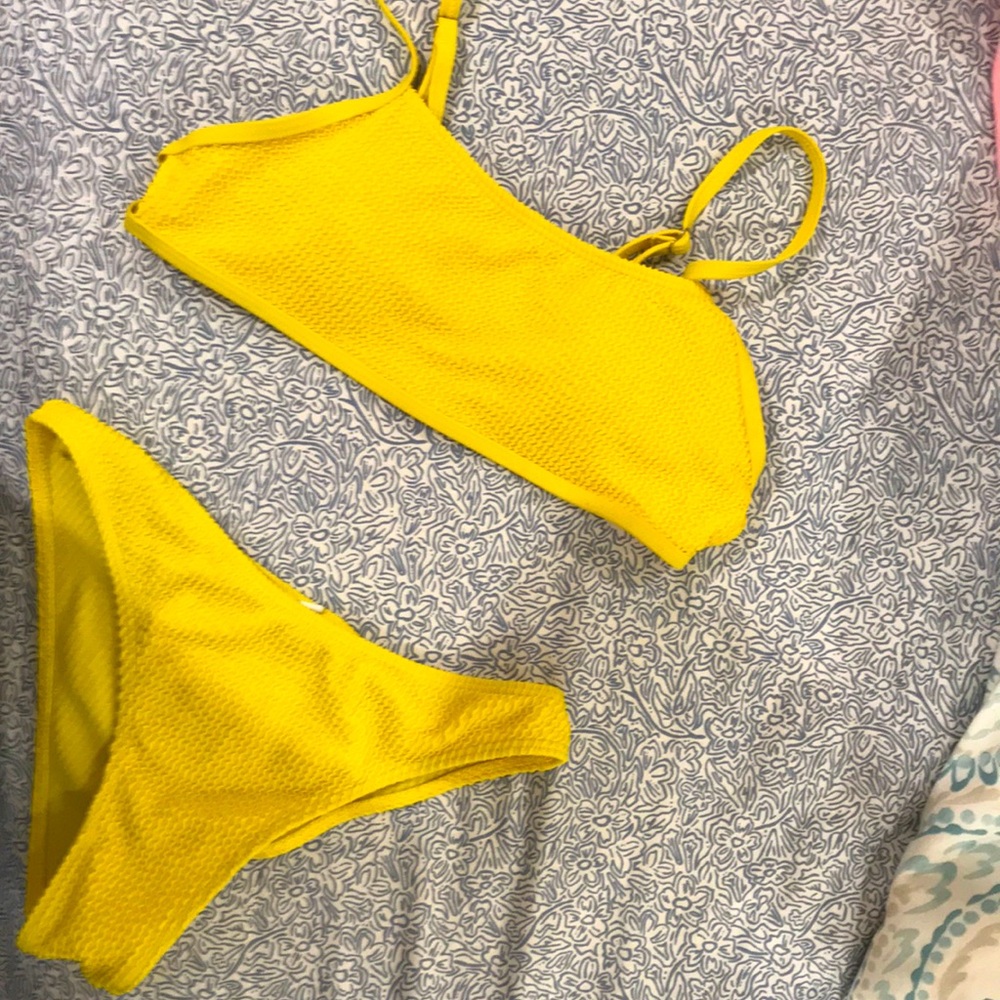 Yellow Swim Set